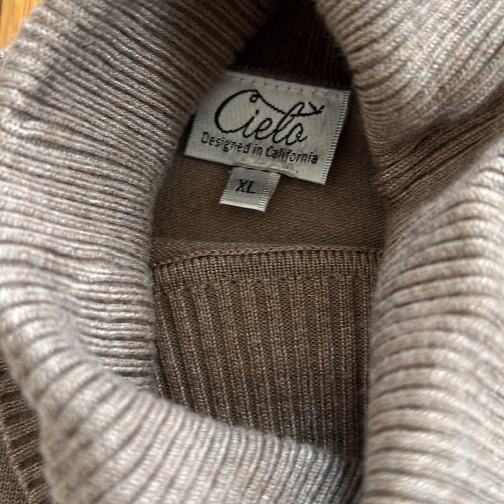 Long sleeve turtleneck sweater - Picture 3 of 6